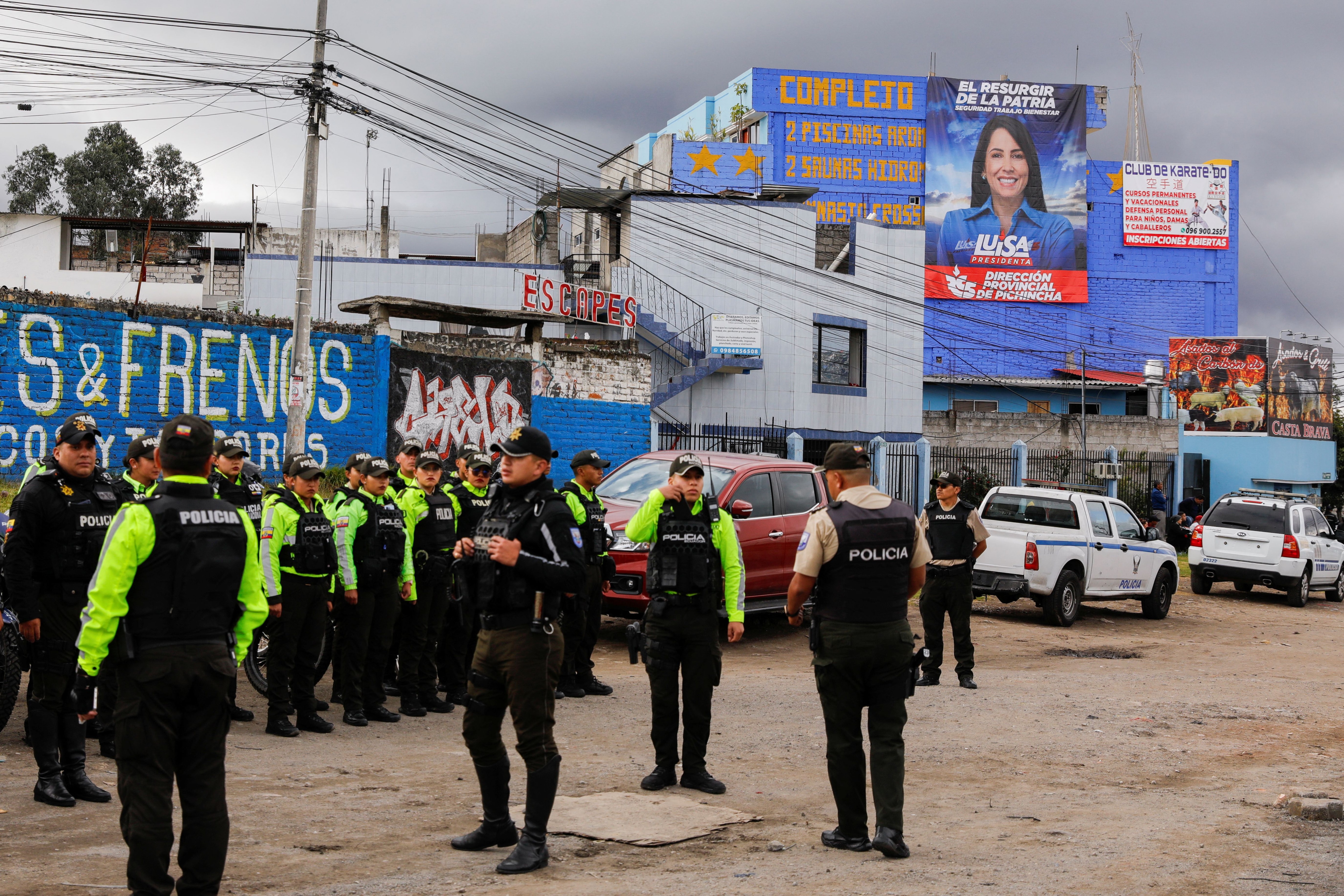 The Police and the Armed Forces provided security to the electoral precincts.  (REUTERS/Karen Toro)