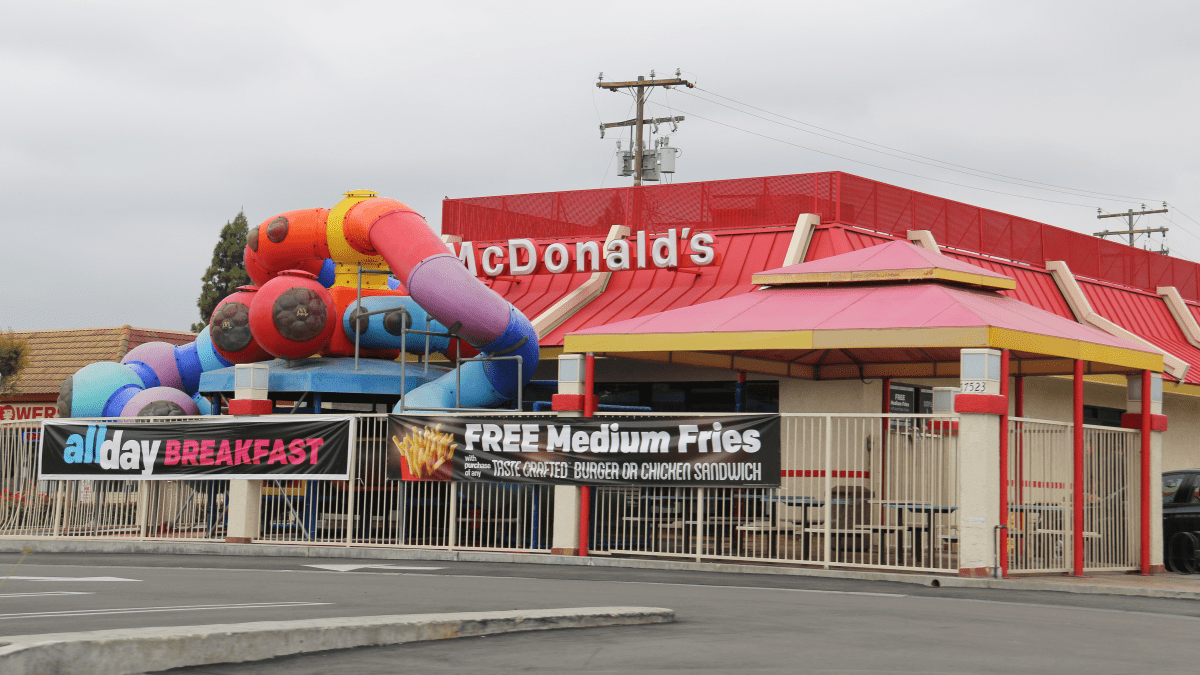 3-year-old boy escapes from his crib and goes on a trip to McDonald's alone
