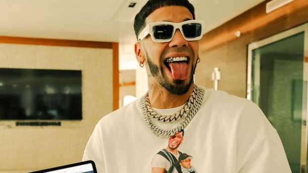Anuel AA claimed a fan who threw an object at his face.  / Image @anuel