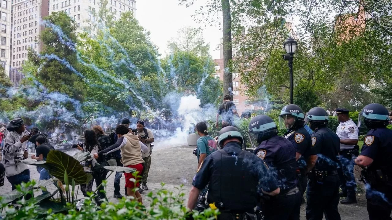 Call for streamer sparks riots in New York's Union Square
