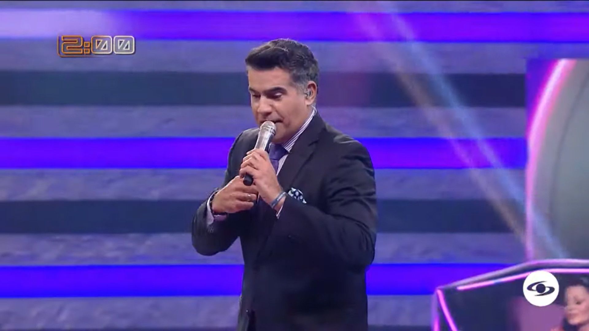 Carlos Calero was scolded by his domestic helper because of the kiss he gave to a contestant from "My name is".  Screenshot.