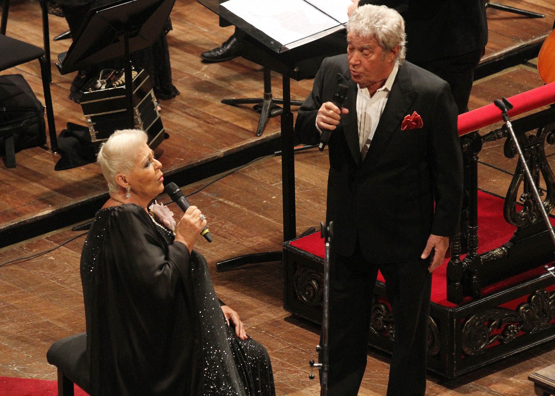 Chico Novarro sharing the stage with María Martha Serra Lima (Photo: Verónica Guerman / Teleshow)