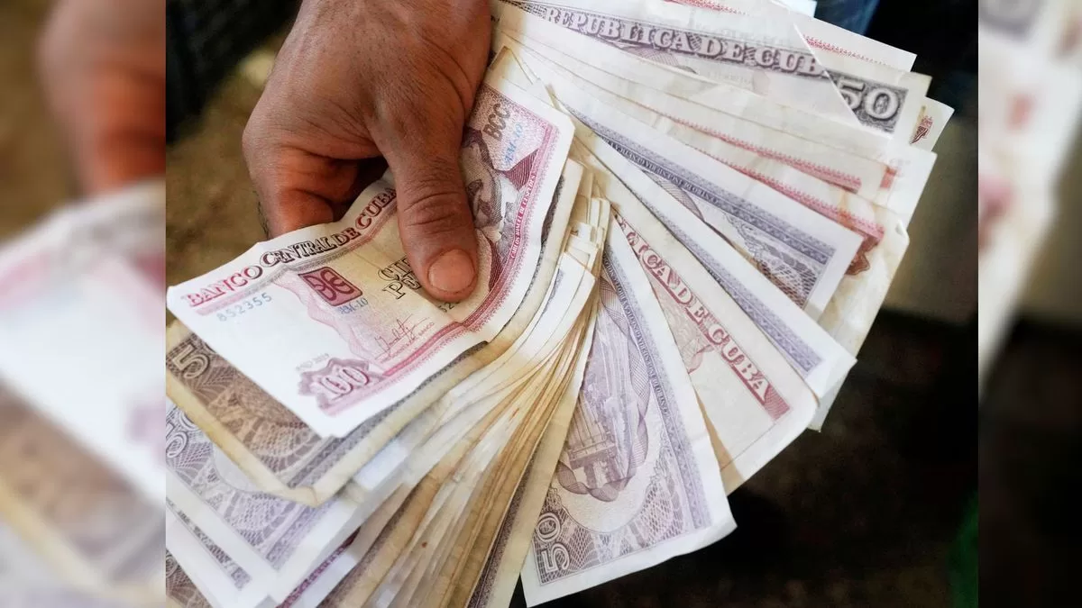 Cuba limits cash transactions between companies to 5,000 pesos a day
