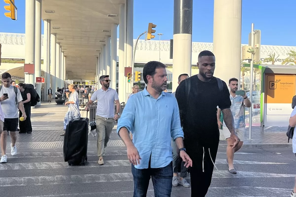 Cyle Larin, in Palma to sign for Mallorca
