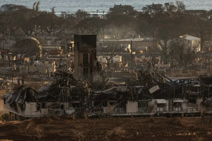 Las casas y los edificios quemados se muestran después de un incendio forestal en Lahaina, en el oeste de Maui, Hawái, el 12 de agosto de 2023. Foto Afp