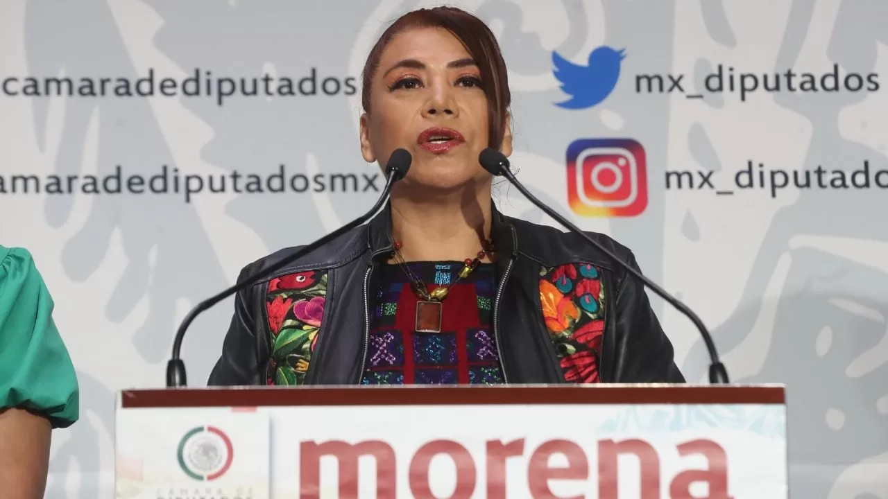Deputy of Morena rejects the new textbooks and asks to stop their distribution (Video)
