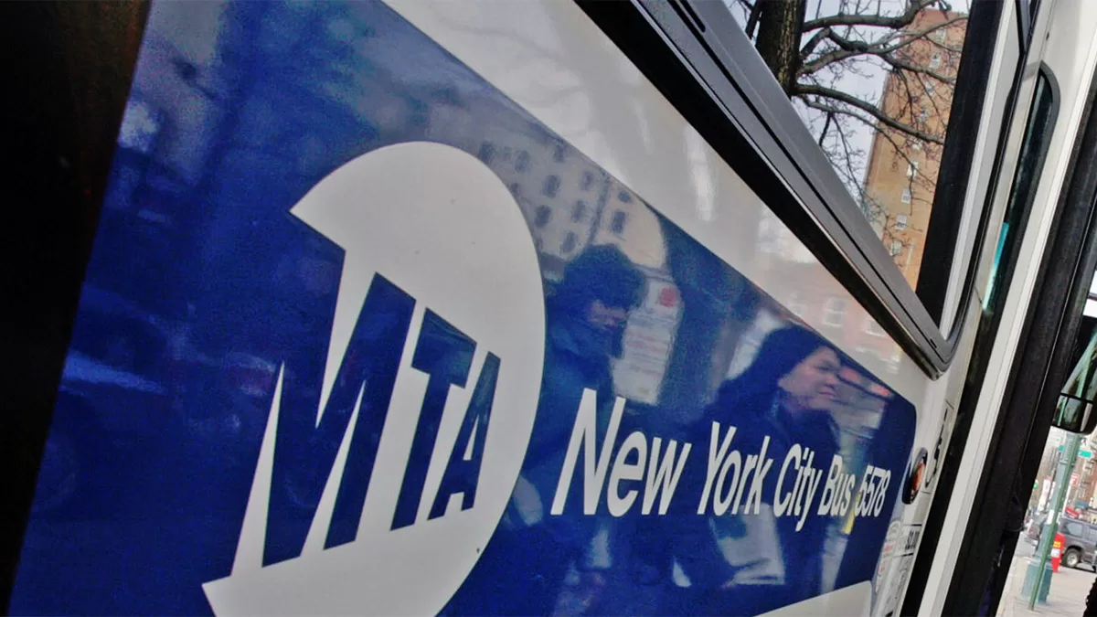 Eight hospitalized after accident between a bus and a construction elevator in Manhattan
