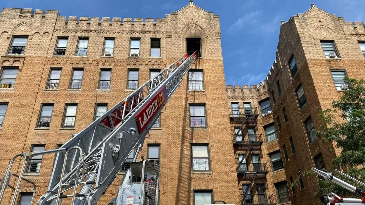 FDNY: One dead after two falls from the sixth floor of a burning Brooklyn building
