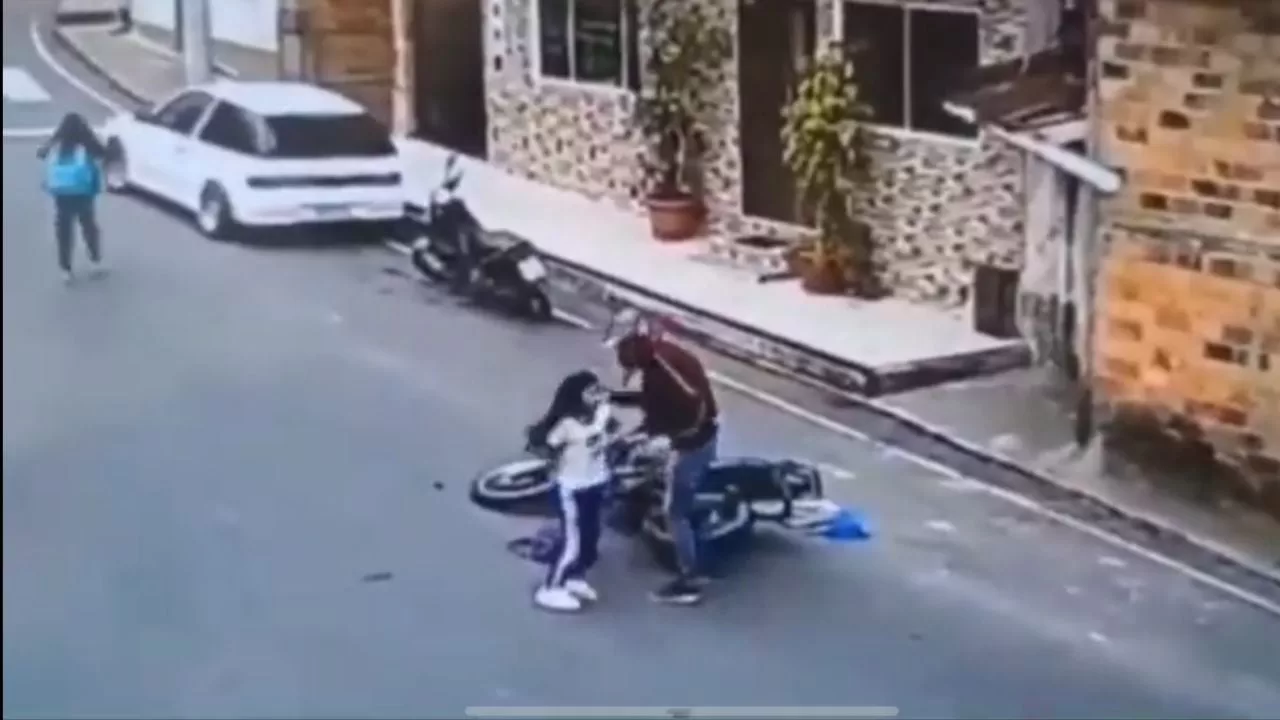 Girl loses an arm after falling from a moving motorcycle (Video)
