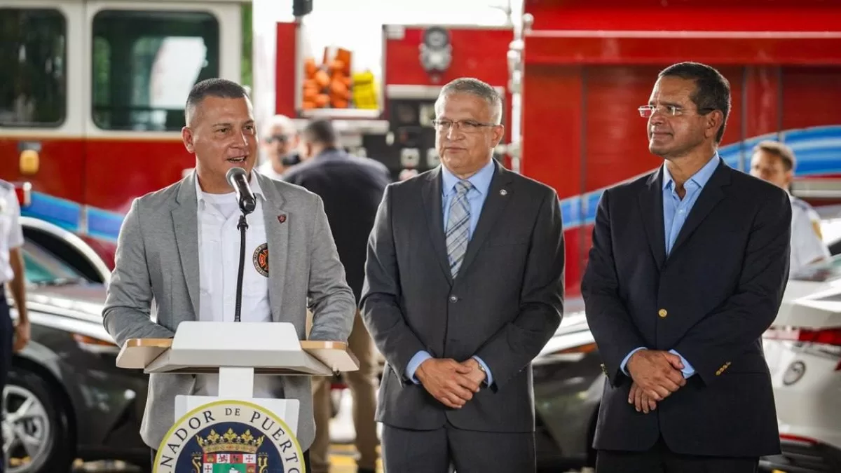 Governor converts into law a project that increases the base salary of firefighters
