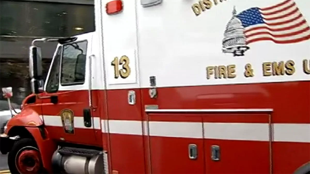 Gunshot men arrive at DC fire station seeking help
