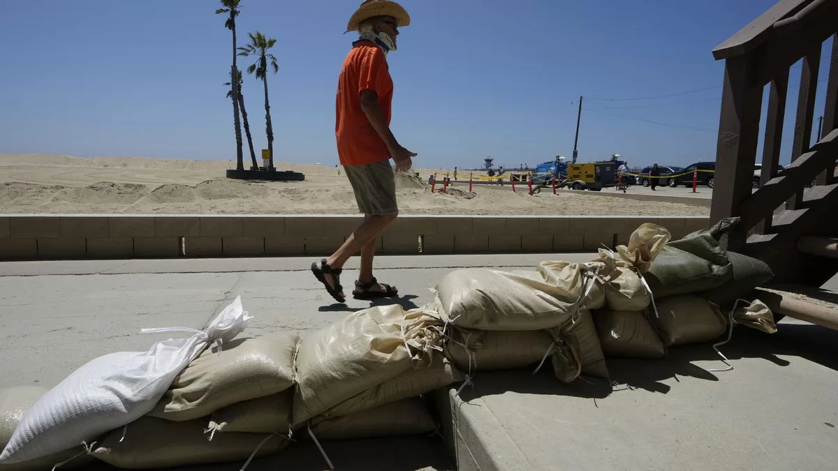 Hurricane Hilary threatens Mexico and California with flooding "lethal and catastrophic"
