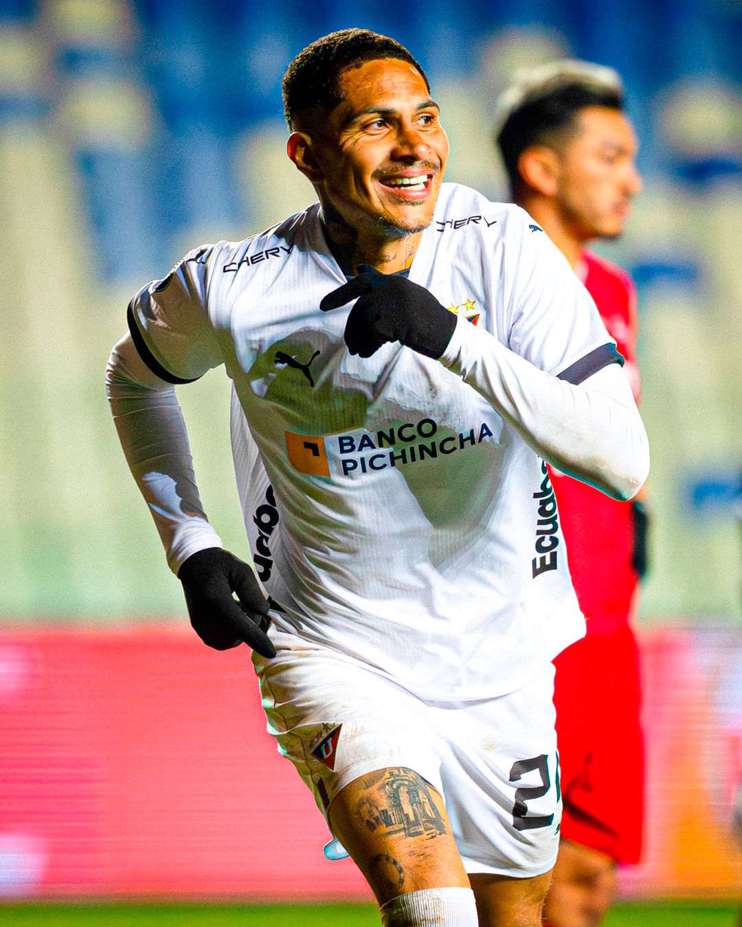 Paolo Guerrero celebrating his goal in LDU vs Ñublense.