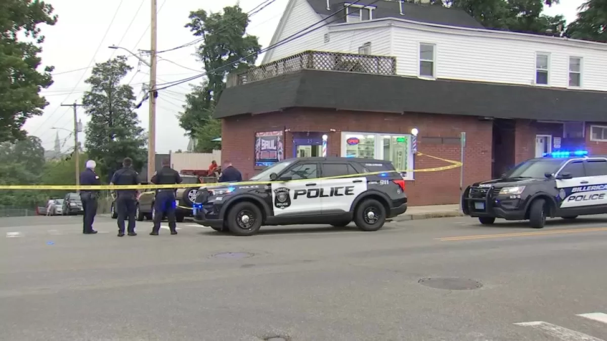 Man stabbed near barbershop in Lowell
