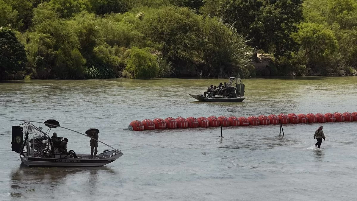  Mexico recovers two bodies found in the Rio Grande;  one next to the floating buoys
