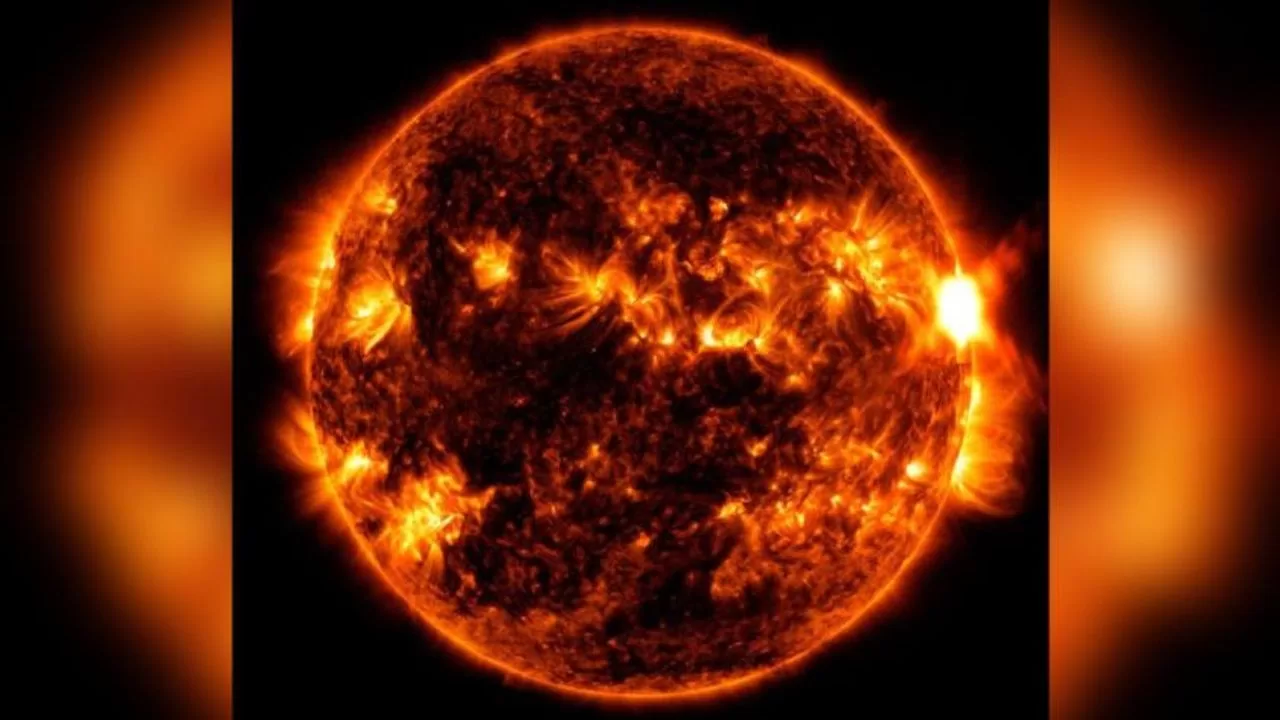 NASA captures a strong solar flare
