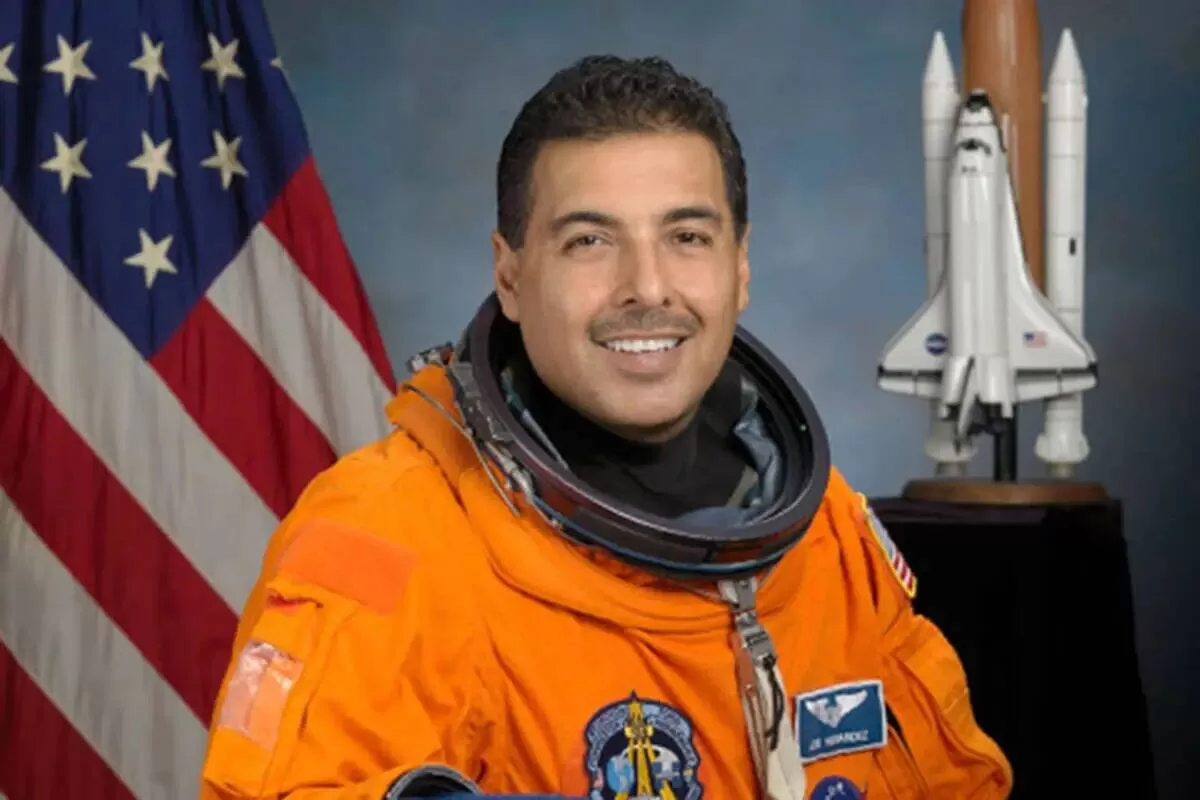 José Hernández, antiguo astronauta del transbordador espacial, asesorará a STEM Academy del ...