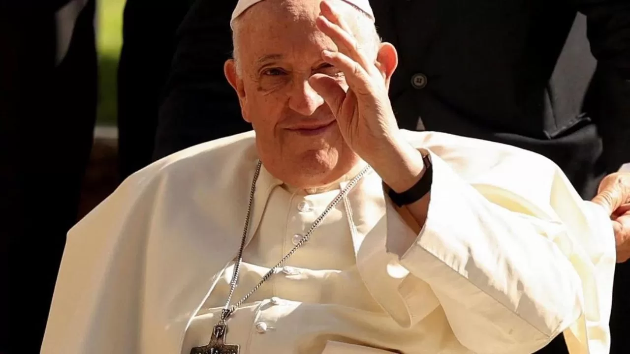 Pope Francis: trans women are "daughters of God"
