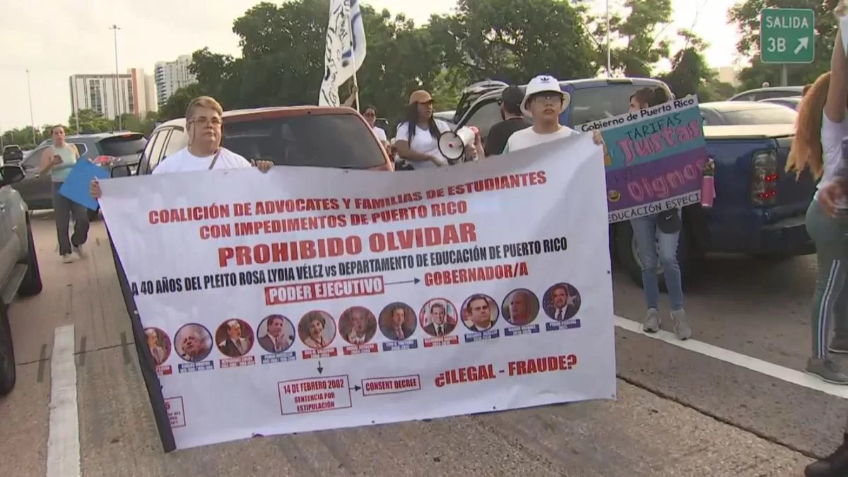 Protesters block the 52 expressway in San Juan
