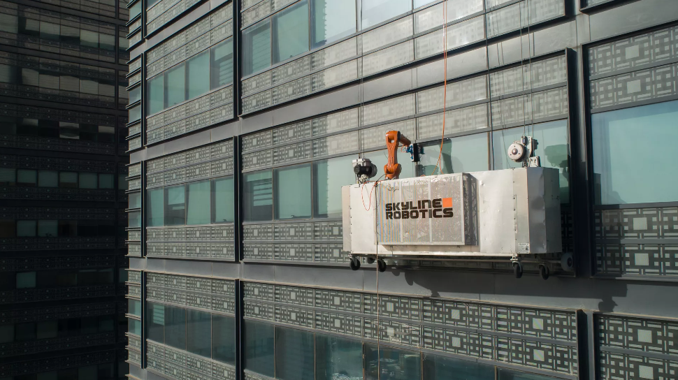 Robots clean windows of some skyscrapers in NY
