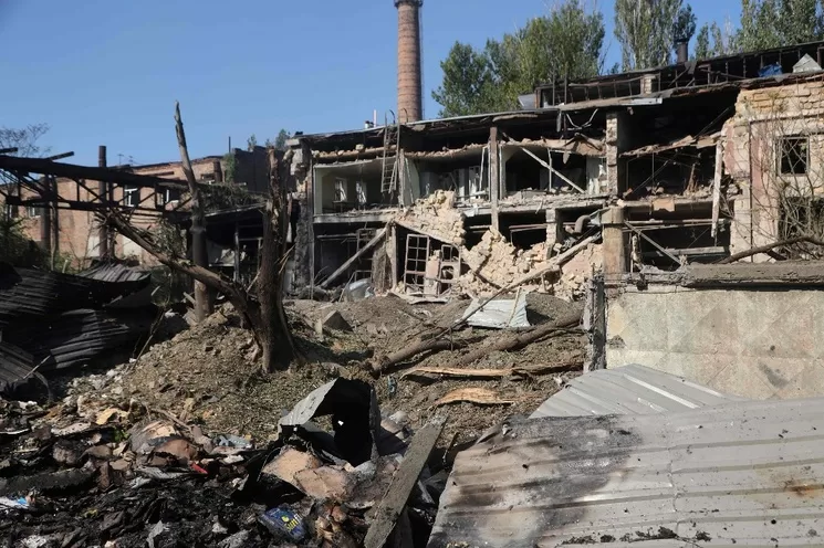 Un edificio destruido como resultados de un ataque nocturno en Odesa, en medio de la invasión rusa a Ucrania, el 14 de agosto de 2023. Foto Afp