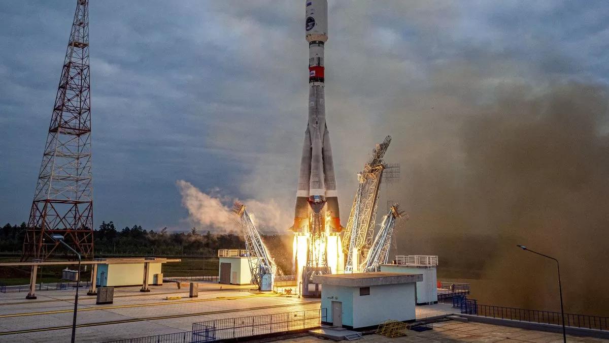 Russian spacecraft suffers technical failure in pre-moon landing maneuver
