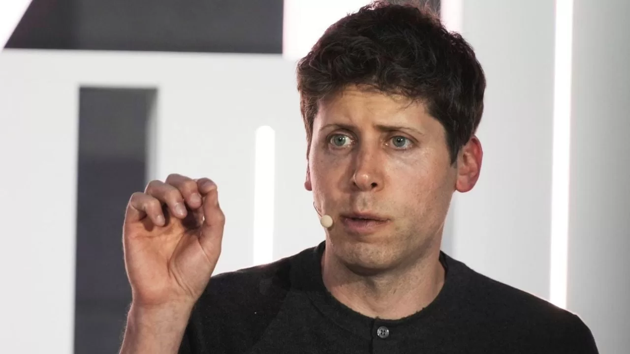 Sam Altman, founder of OpenAI, carries plan B in his backpack in case AI attacks humanity
