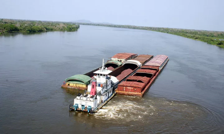 Senators request the suspension of the Argentine toll on the waterway
