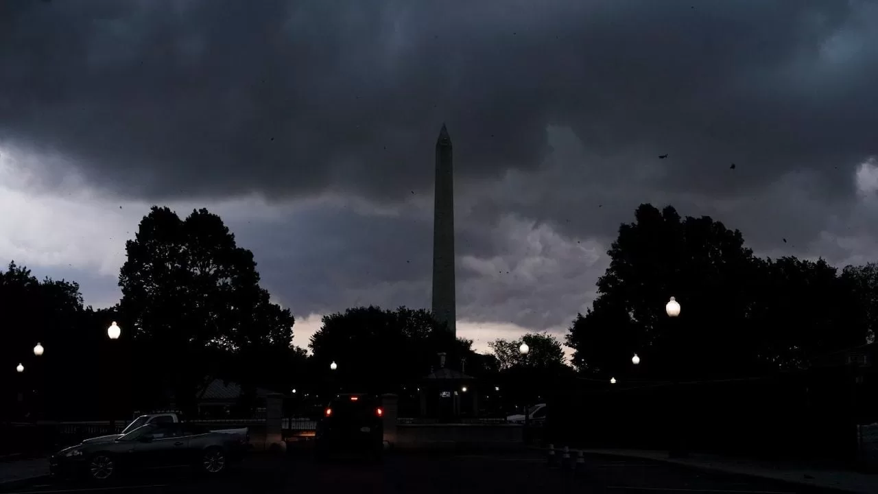  Storms in the eastern US leave 1.1 million people without power;  thousands of flights canceled
