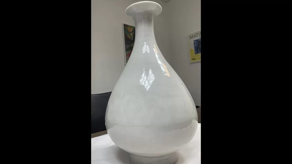 Swiss, UK police recover stolen Ming vase, catch thieves
