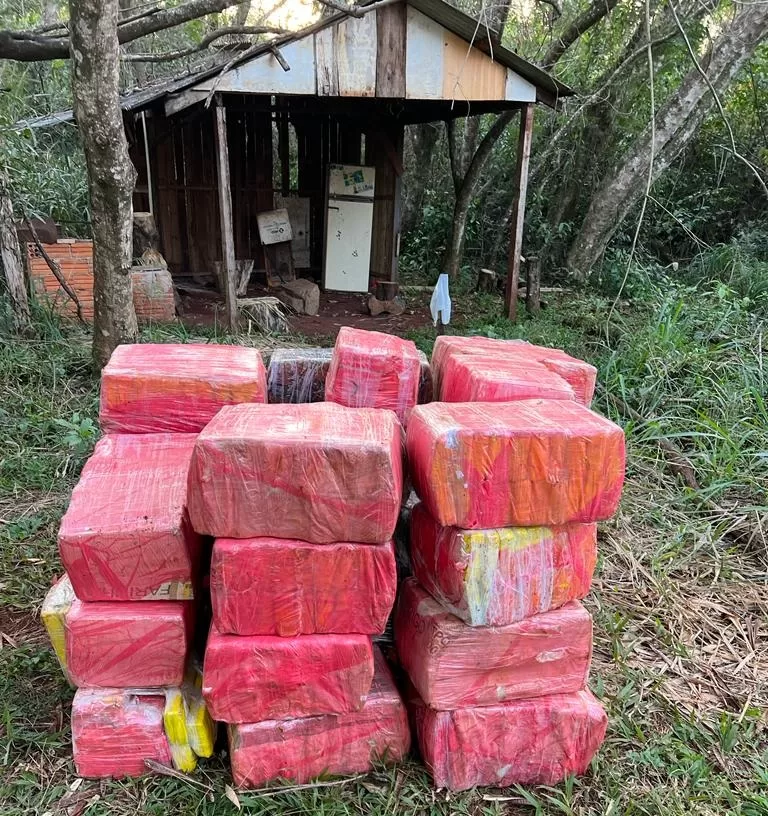 They seize more than 600 kilos of drugs on the shores of Lake Itaipu
