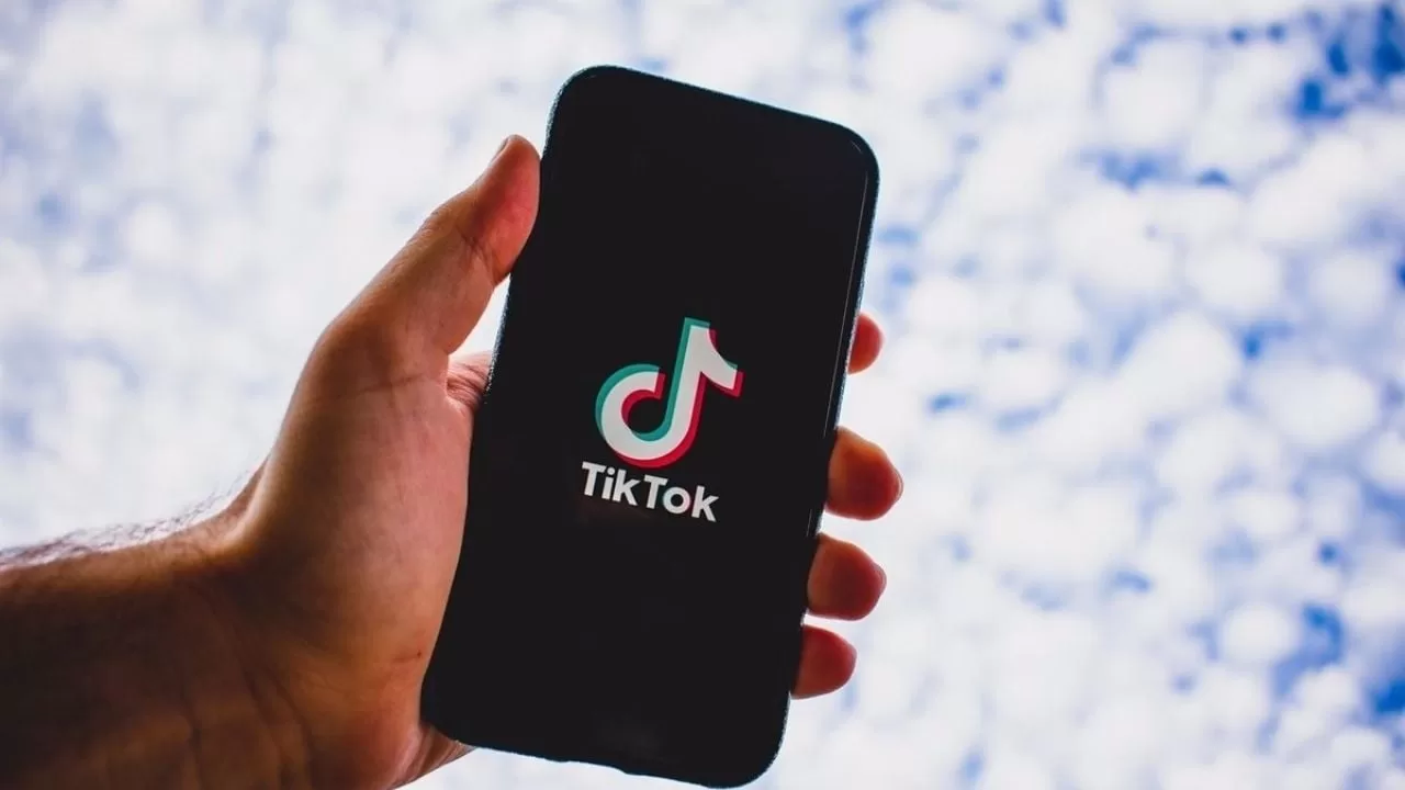 TikTok is working on a tool to identify AI-generated content
