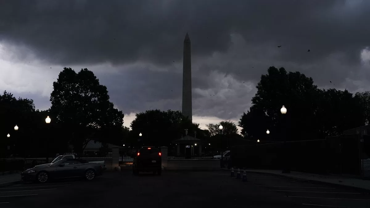 Two dead and 1.1 million people without power due to storms in the eastern US
