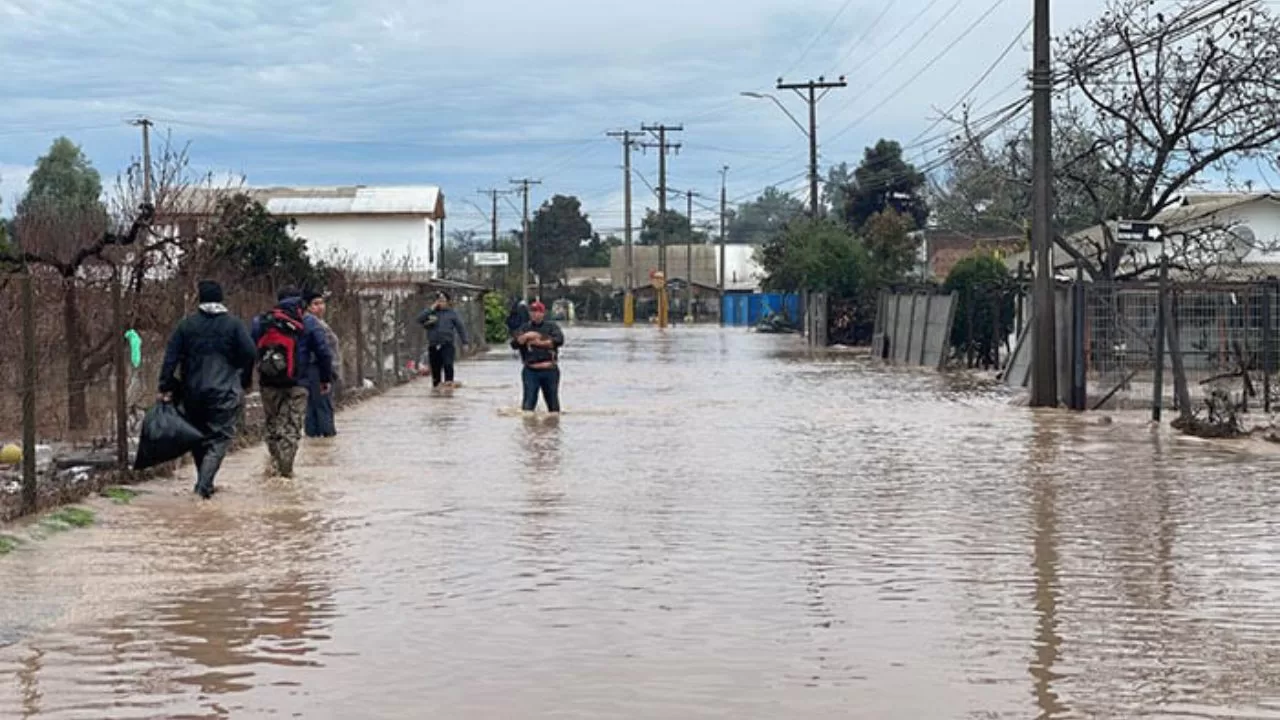 Two deaths and 30,000 people isolated by rains in Chile
