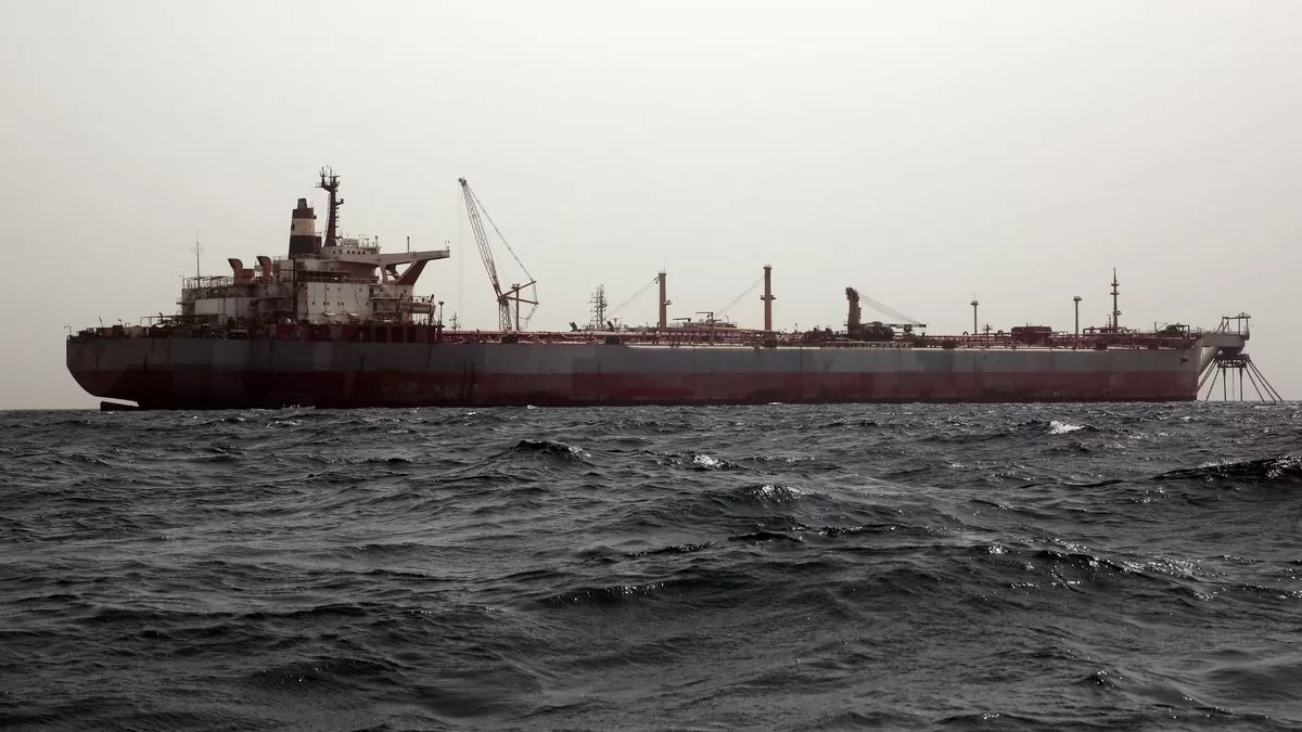 UN: They extract more than 1 million barrels of oil from a ship in Yemen
