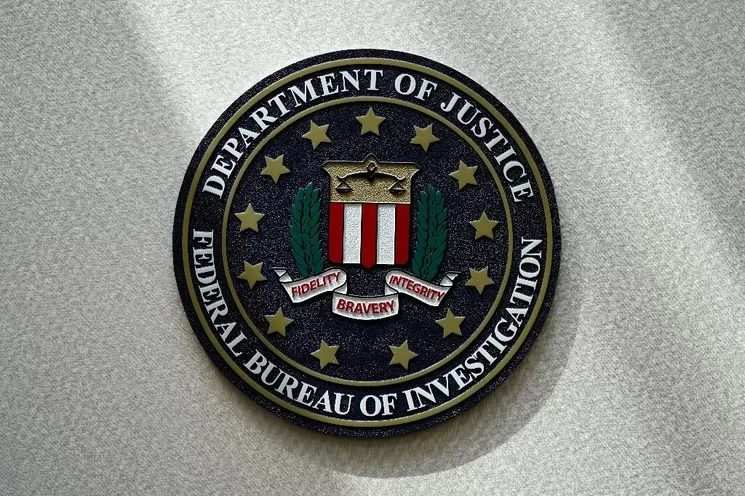 El sello del FBI en Omaha, Nebraska, el 10 de agosto de 2022. Foto Ap