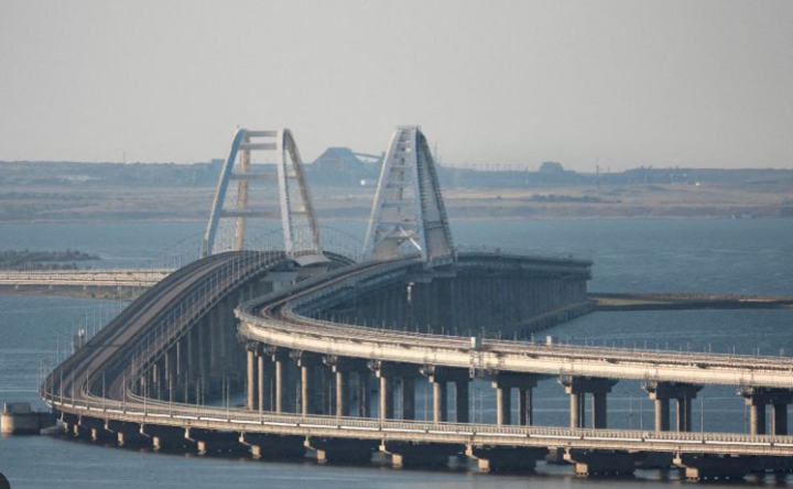 Ukraine reveals how it attacked the bridge linking Russia to Crimea
