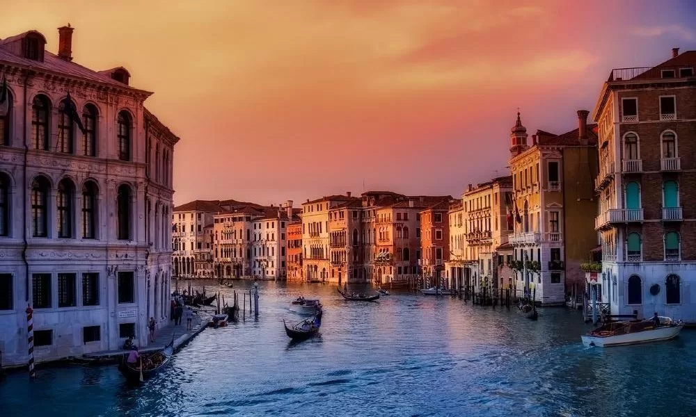 Unesco recommends placing Venice on the list of endangered heritage
