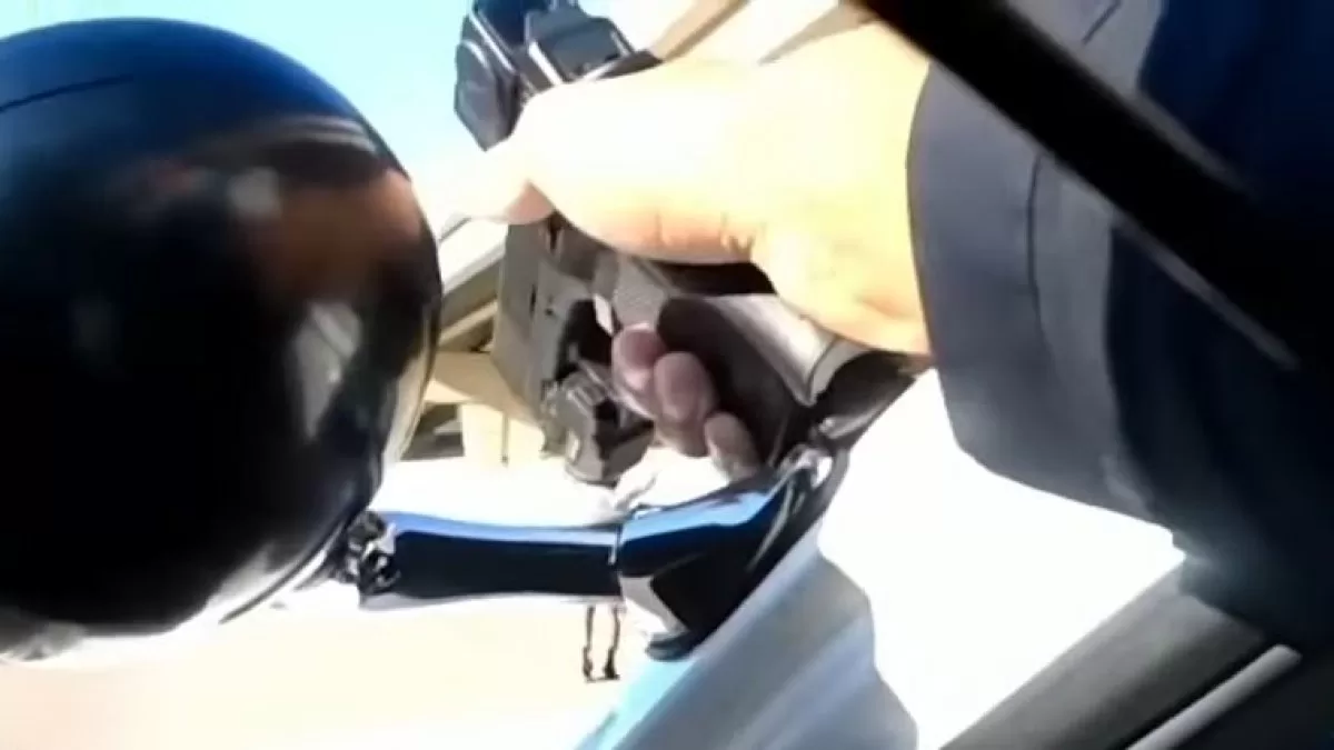 Video: Police officers mistakenly detain a family visiting Texas at gunpoint
