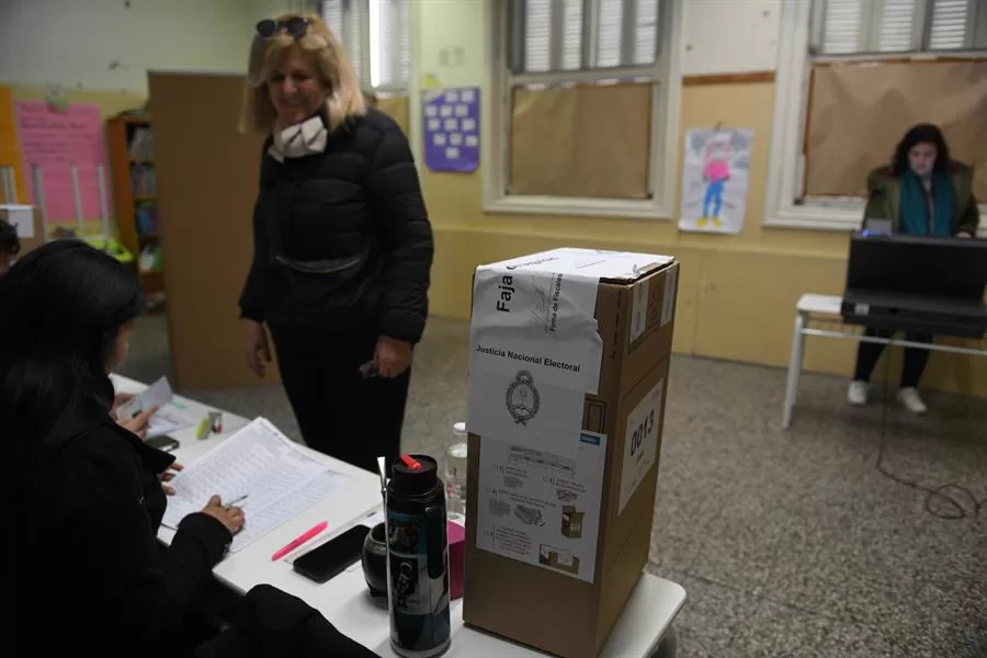 Voting centers close throughout Argentina except in Buenos Aires
