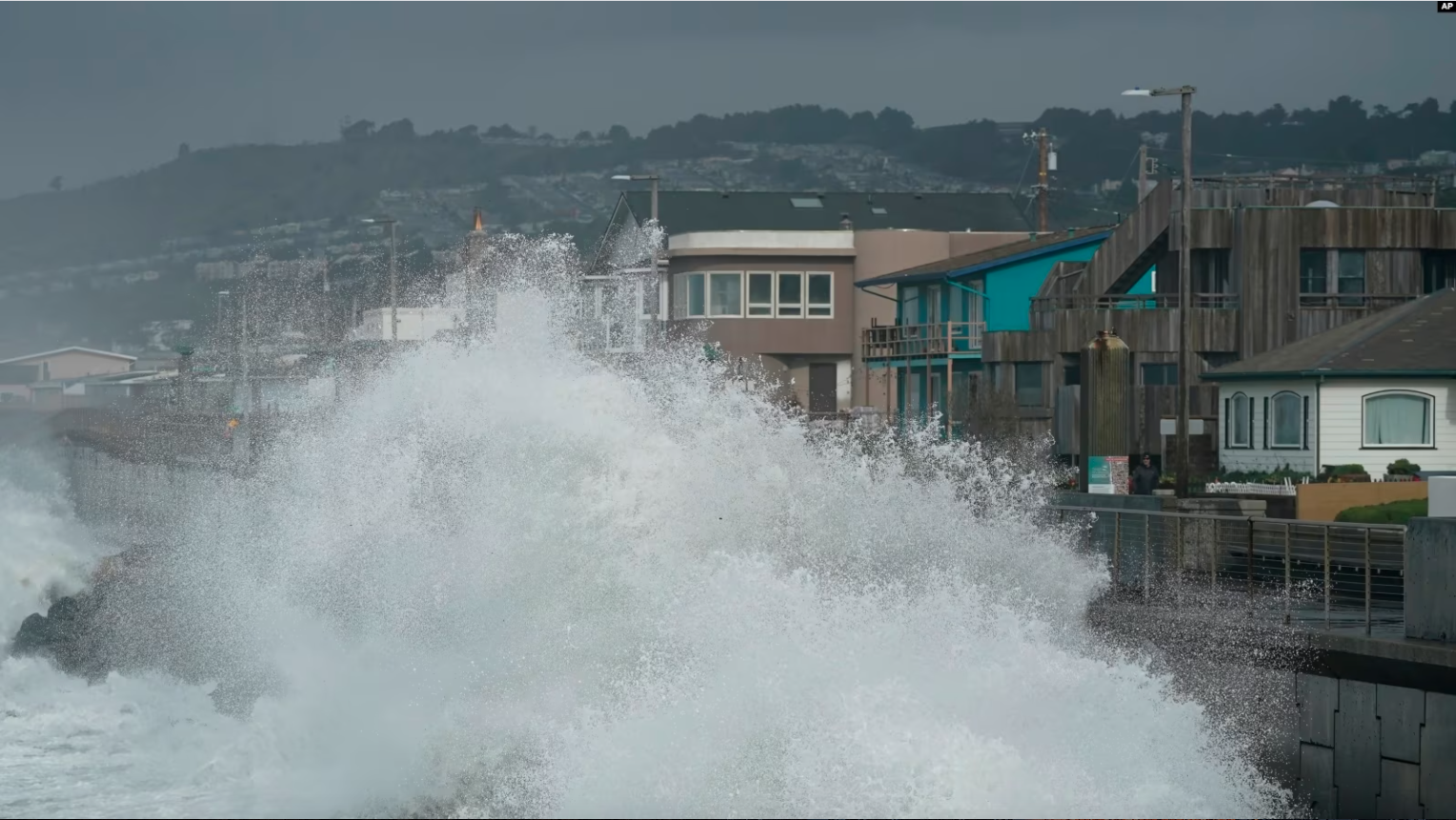 Waves grow in size in California with global warming
