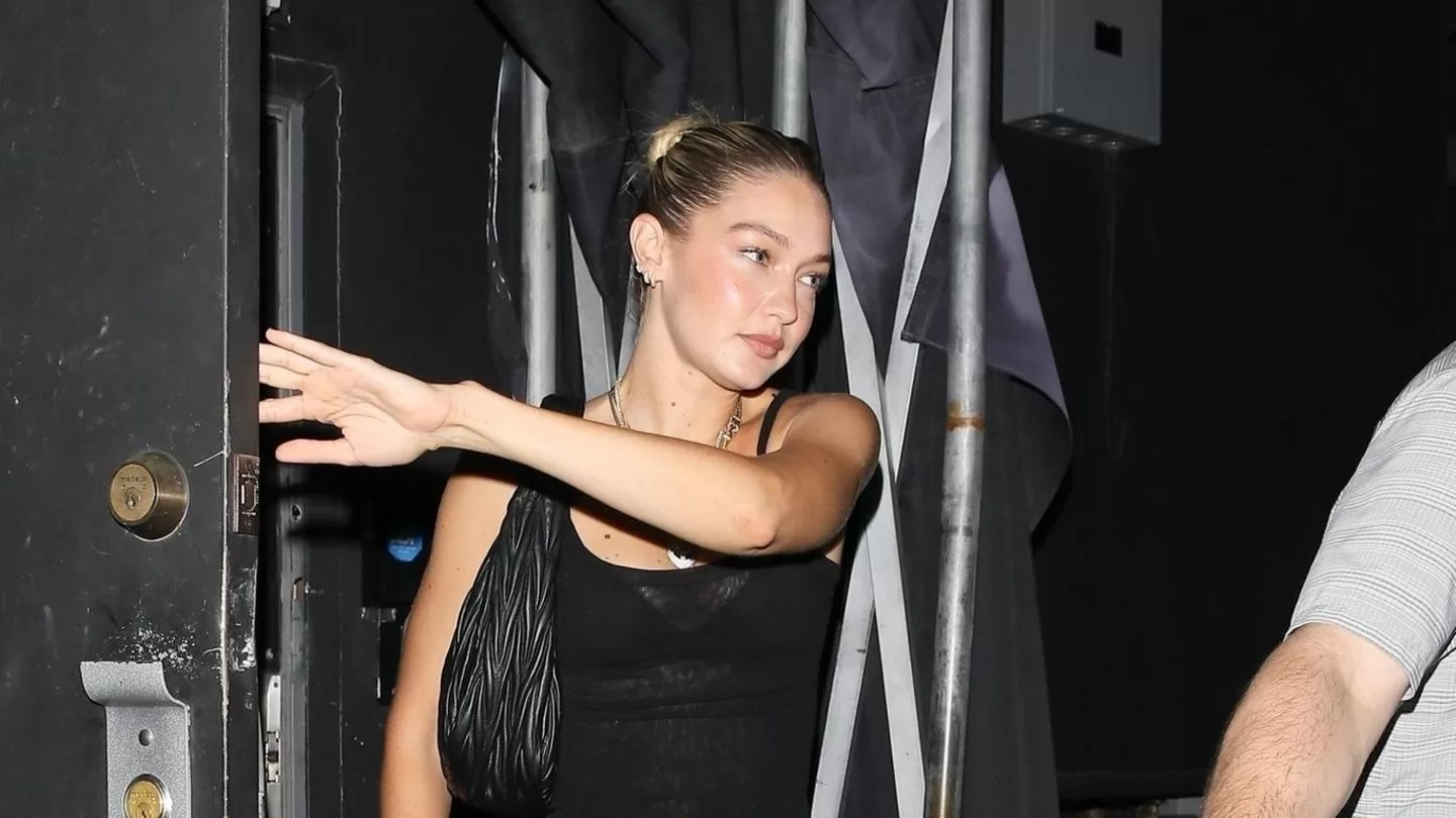 Read more about the article Stars out and about: Gigi Hadid spotted with director Cole Bennett leaving a nightclub