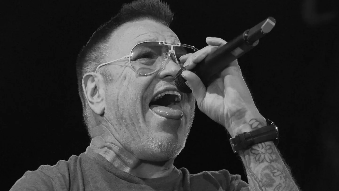 Read more about the article Steve Harwell: Smash Mouth frontman dies at 56