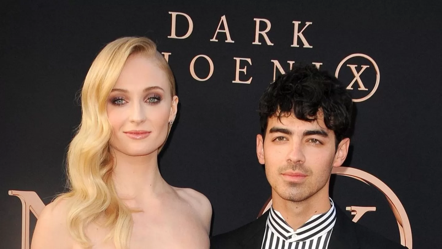 You are currently viewing Joe Jonas files for divorce from Sophie Turner