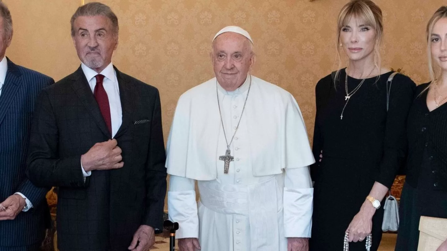 You are currently viewing Meeting with the Pope: Hollywood star clenches his fists