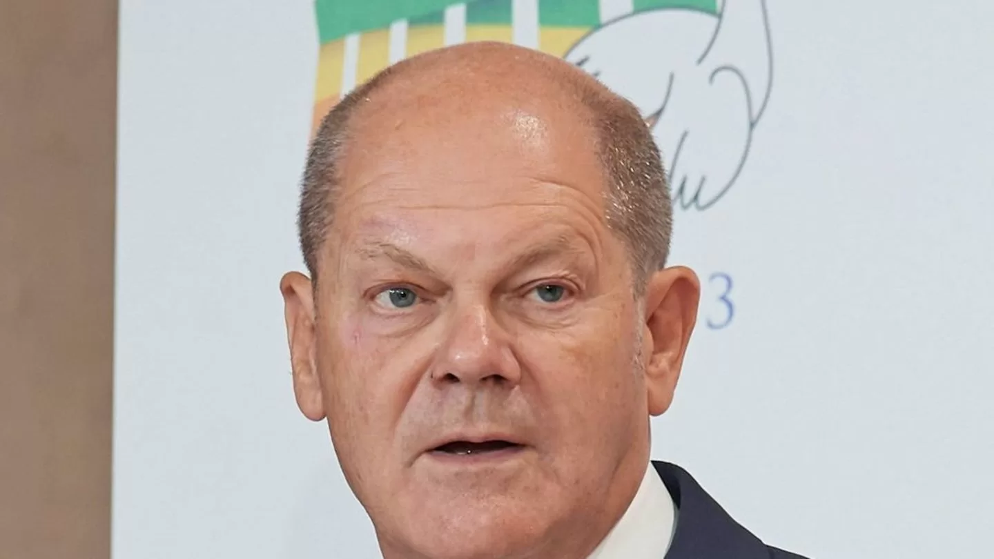 Read more about the article Chancellor Olaf Scholz: First appearance without an eye patch