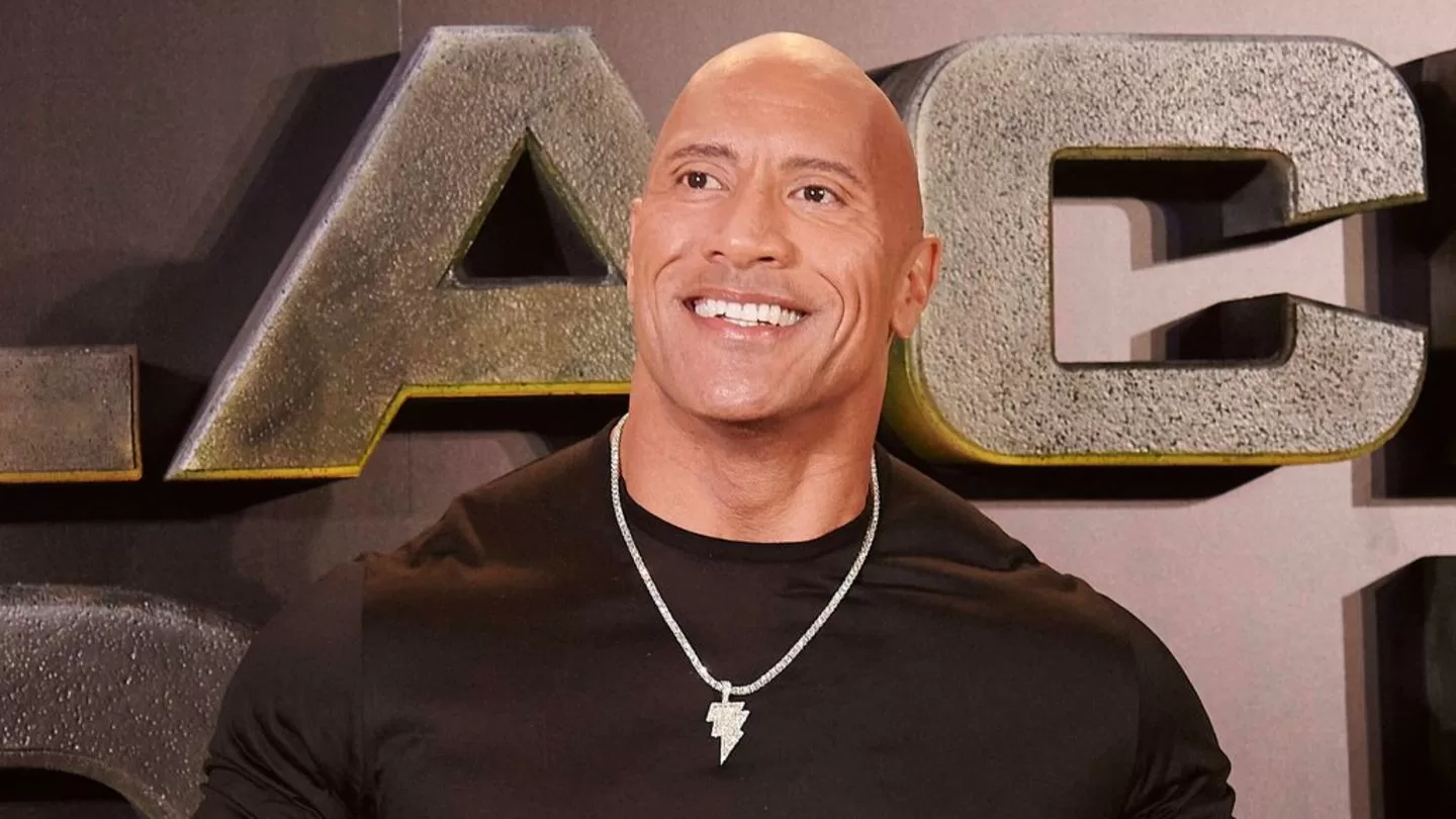 You are currently viewing Dwayne "The Rock" Johnson: He’s making a wrestling comeback