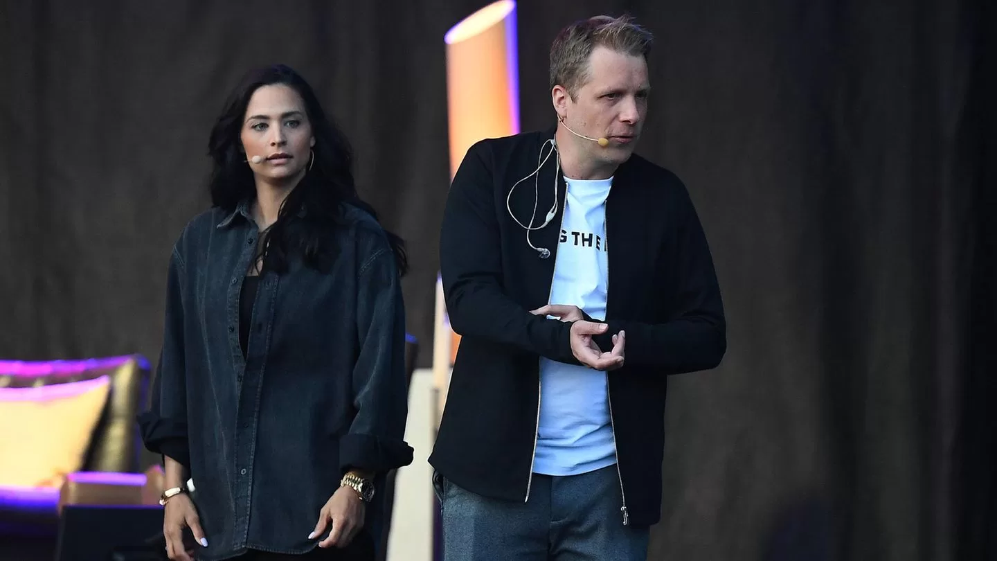 Read more about the article Amira + Oliver Pocher: Tears while recording a podcast together