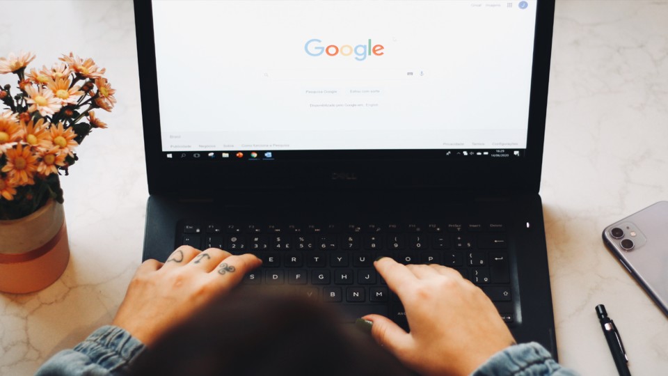 “Google, Google on the screen, who is the most inquisitive user in the land?” (Image source: Nathana Rebouças via Unsplash)