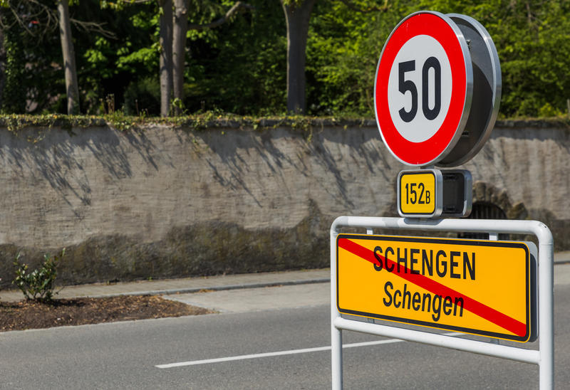 Read more about the article Austrian political scientist: Austria will give up the Schengen veto after the parliamentary elections / Austrian companies suffer losses